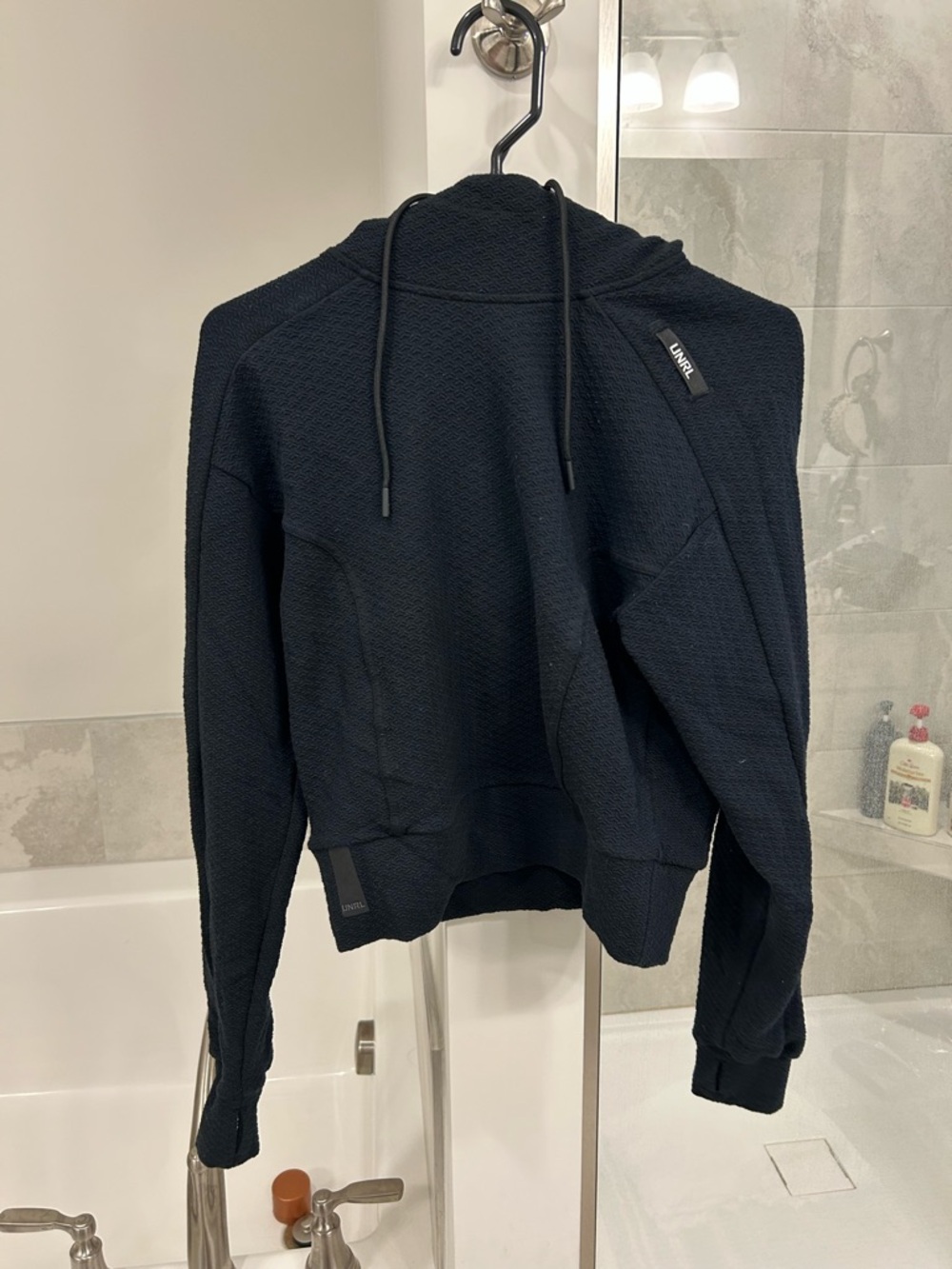 UNRL black sweatshirt - Small